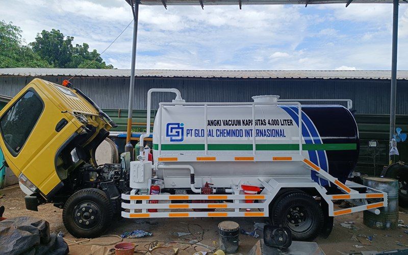 Harga dan Spesifikasi Vacuum Truck Pertamina Kapasitas 5 Ton